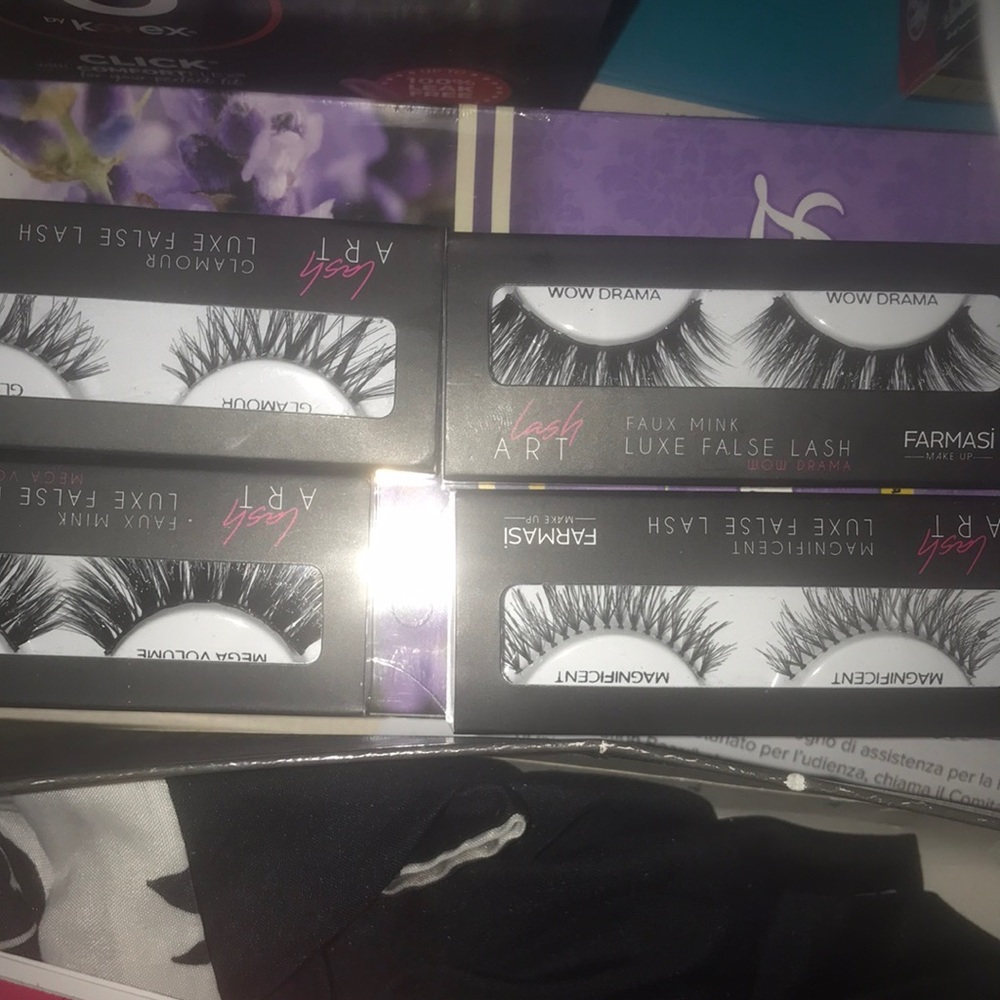 10 Magnetic eyelashes 2 Magnetic Glue included & Tweezers &4Free strip lashes💕